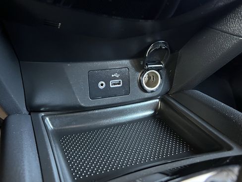 Used 2018 Nissan Rogue SV AWD/4WD image 23