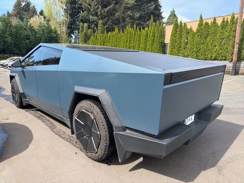 Used 2024 Tesla Cybertruck AWD Crew Cab image 2