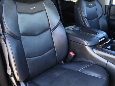 Used 2017 Cadillac Escalade Luxury image 22