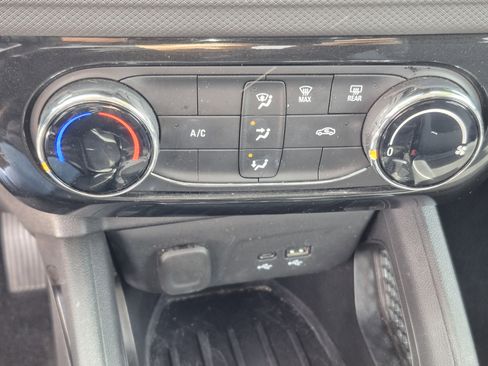 Used 2025 Chevrolet TrailBlazer LT AWD/4WD image 30