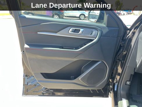 Used 2025 Ford Explorer ST-Line w/ ST-Line Street Pack AWD/4WD image 13