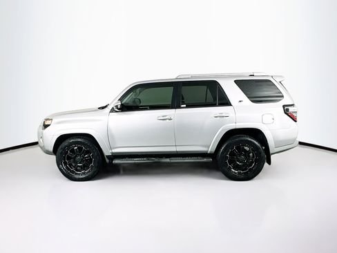 Used 2016 Toyota 4Runner SR5 RWD image 4