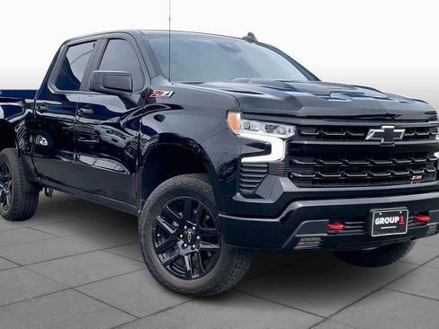 Used 2024 Chevrolet Silverado 1500 LT Trail Boss w/ Convenience Package II image 3