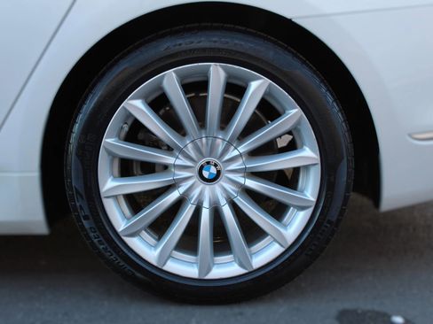 Used 2019 BMW 740i w/ Cold Weather Package RWD image 17