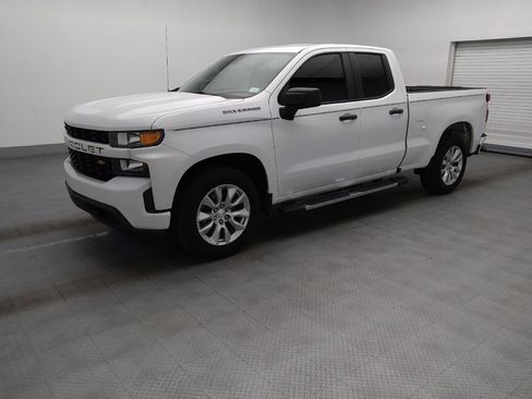 Used 2019 Chevrolet Silverado 1500 Custom w/ Custom Convenience Package RWD image 2