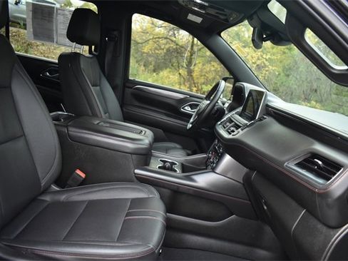 Certified 2023 Chevrolet Suburban RST w/ Sport Performance Package image 15