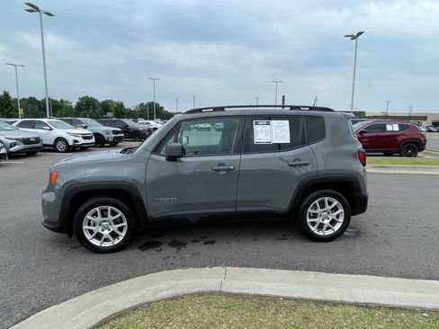 Used 2021 Jeep Renegade Latitude FWD image 4