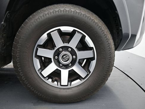 Used 2022 Toyota 4Runner TRD Off-Road Premium AWD/4WD image 11