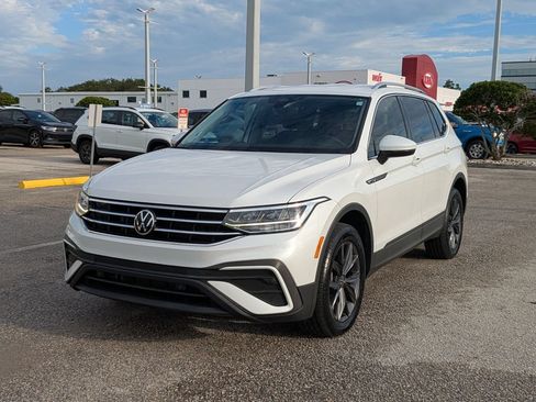 Used 2023 Volkswagen Tiguan SE FWD image 2