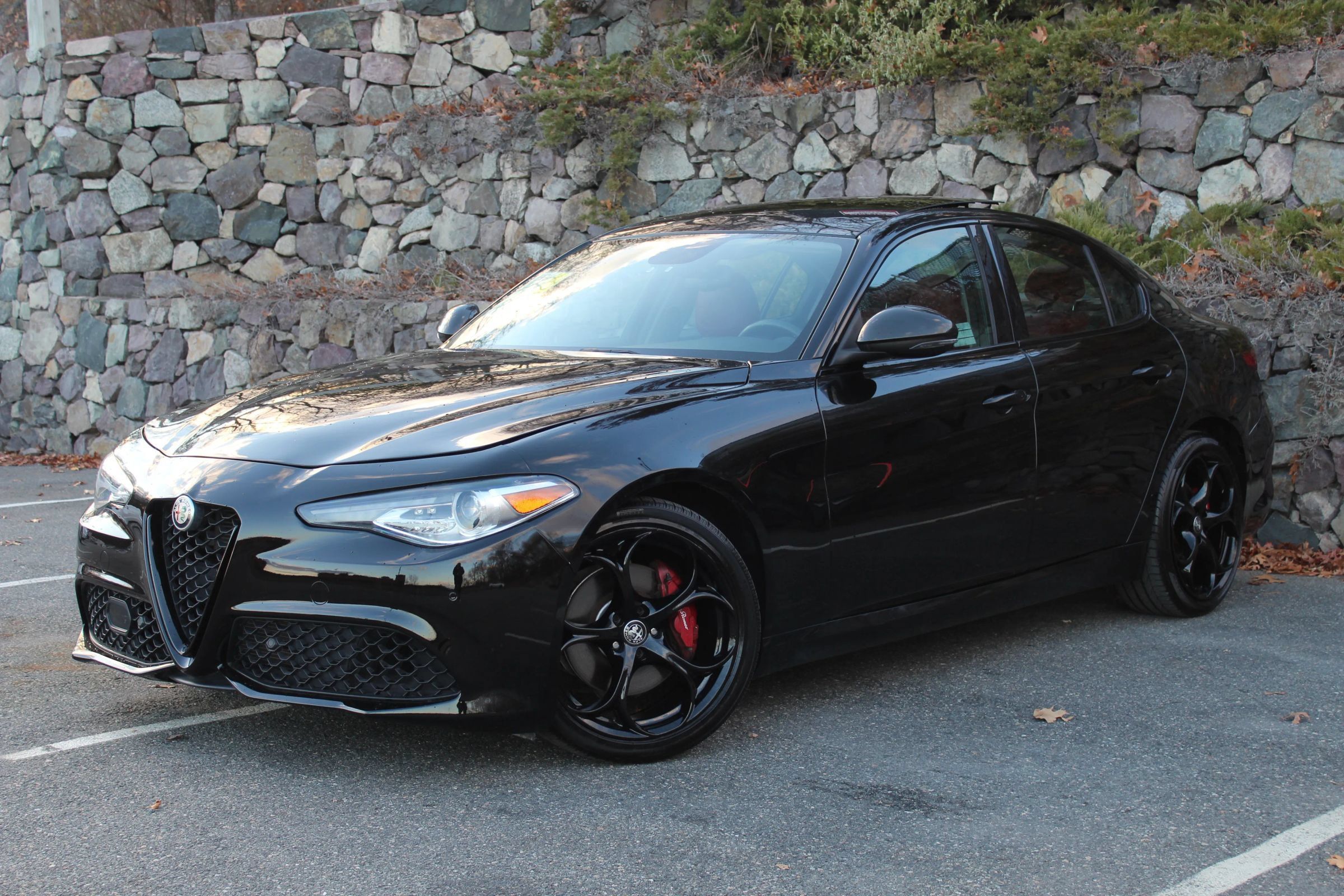 Used 2019 Alfa Romeo Giulia Ti Sport w/ Quick Order Package 22S Sport AWD/4WD image 2