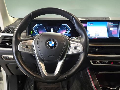 Used 2023 BMW X7 xDrive40i w/ Premium Package image 14