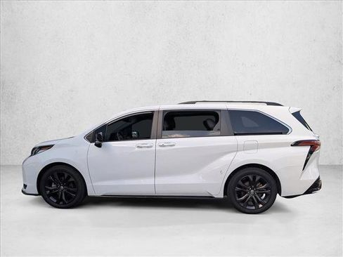 Used 2022 Toyota Sienna XSE FWD image 8