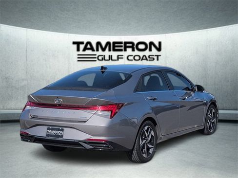 Used 2022 Hyundai Elantra Limited w/ Cargo Package image 6