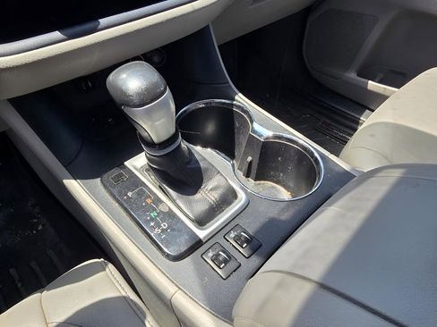 Used 2014 Toyota Highlander XLE AWD/4WD image 18