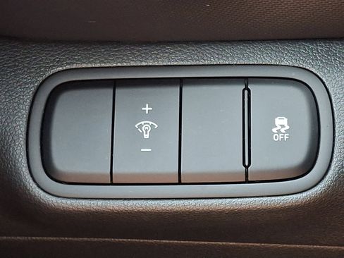 Used 2023 Hyundai Venue SEL FWD image 25