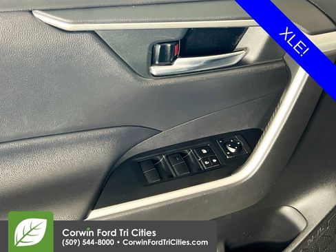 Used 2020 Toyota RAV4 XLE w/ XLE Grade Weather Package AWD/4WD image 12