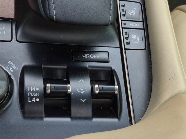 Used 2020 Lexus LX 570 4WD w/ Luxury Package image 26