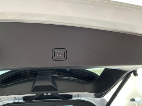 Used 2024 Cadillac XT6 Premium Luxury w/ LPO, Floor Liner Package AWD/4WD image 11