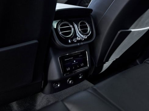 Used 2022 Bentley Bentayga image 33
