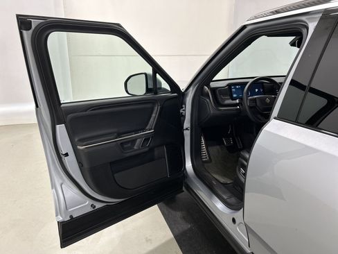 Used 2024 Rivian R1S Adventure AWD/4WD image 16