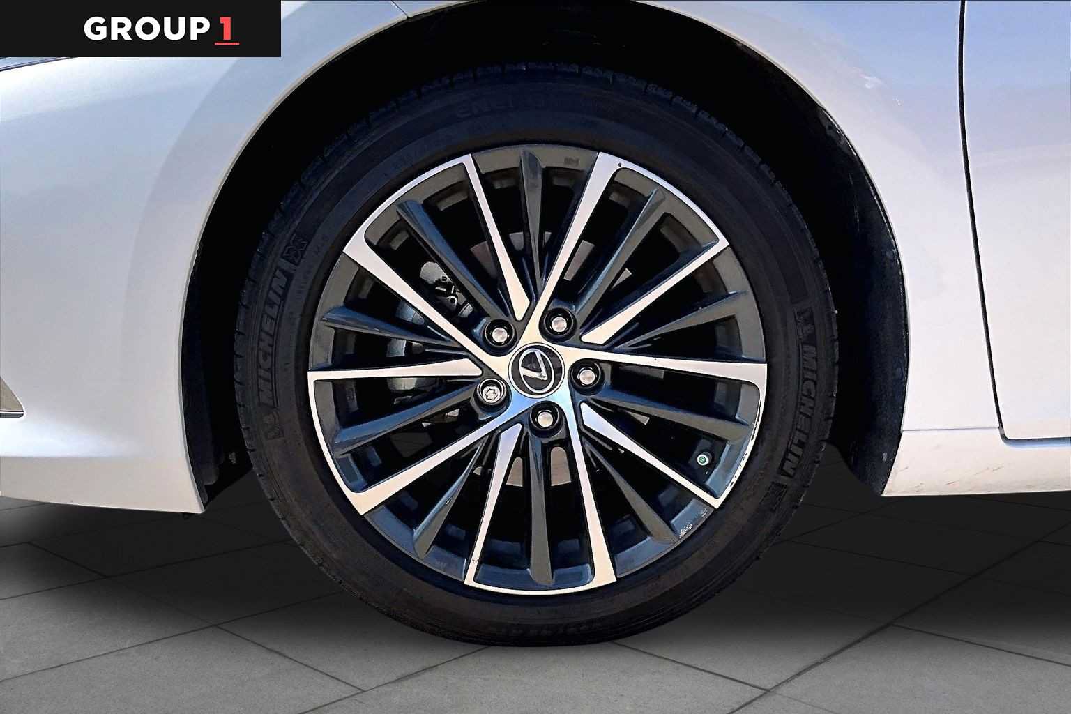 Used 2023 Lexus ES 350 w/ Premium Package FWD image 9