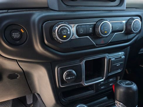 Used 2018 Jeep Wrangler Unlimited Sport AWD/4WD image 19