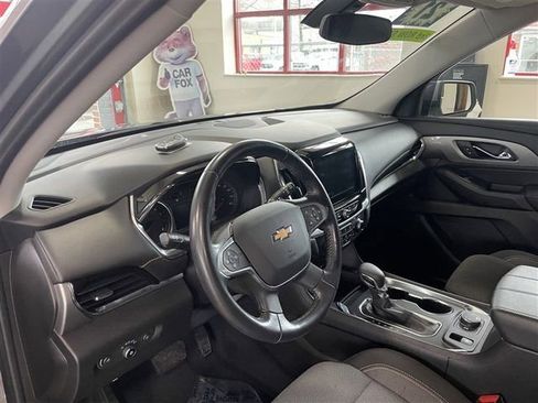 Used 2021 Chevrolet Traverse LT image 22