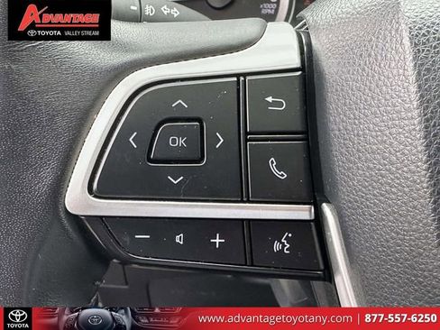 Used 2023 Toyota Highlander XLE image 26