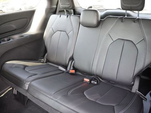 New 2026 Chrysler Pacifica Select AWD/4WD image 12