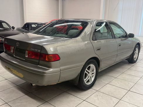Used 2000 Toyota Camry CE w/ Value Pkg 1 FWD image 9