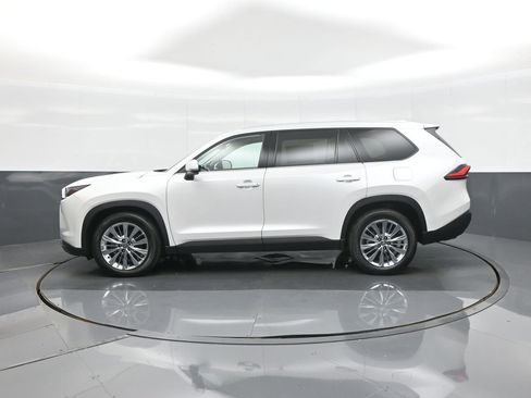 Certified 2024 Toyota Grand Highlander AWD image 4