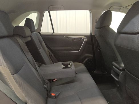 Used 2019 Toyota RAV4 LE FWD image 19