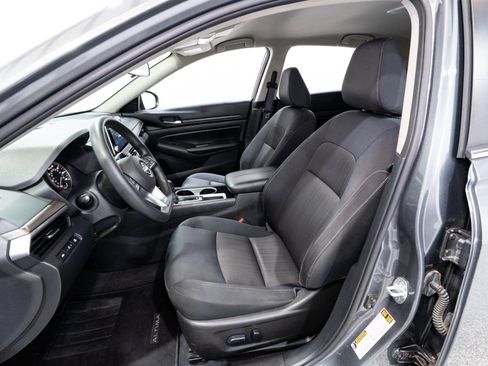 Used 2024 Nissan Altima 2.5 SV FWD image 15
