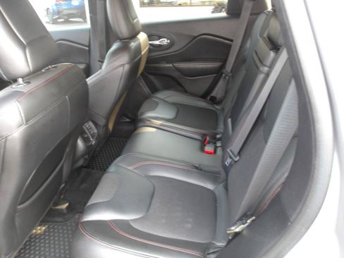 Used 2015 Jeep Cherokee Trailhawk AWD/4WD image 10