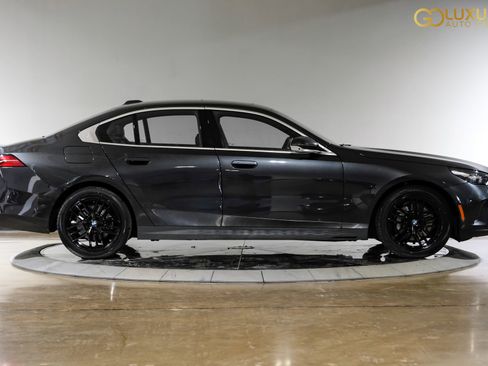 Used 2024 BMW 530i xDrive image 9