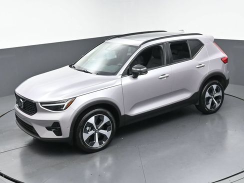 Used 2026 Volvo XC40 B5 Plus AWD/4WD image 37