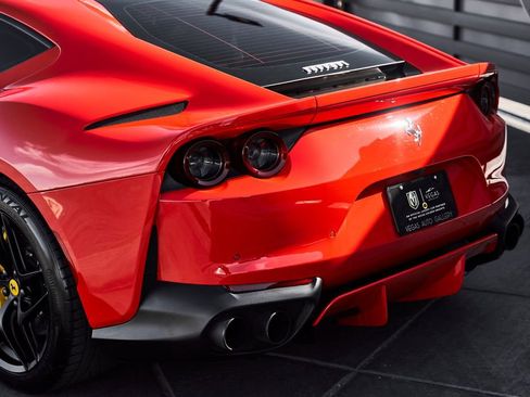 Used 2020 Ferrari 812 Superfast RWD image 11