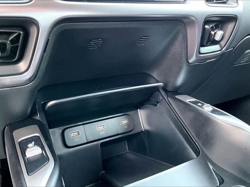 Used 2022 Kia Sorento S image 36