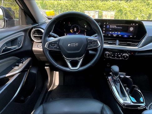Used 2025 Chevrolet Trax ACTIV FWD image 6