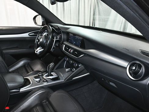 Used 2023 Alfa Romeo Stelvio Veloce image 61