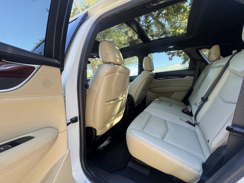 Used 2017 Cadillac XT5 Luxury w/ Driver Awareness Package FWD image 19