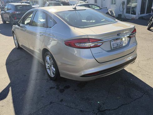 Used 2018 Ford Fusion SE image 6