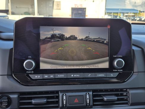 Used 2025 Nissan Pathfinder S FWD image 27