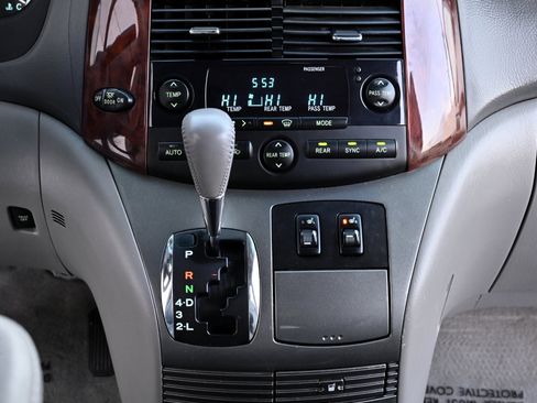 Used 2005 Toyota Sienna XLE image 24