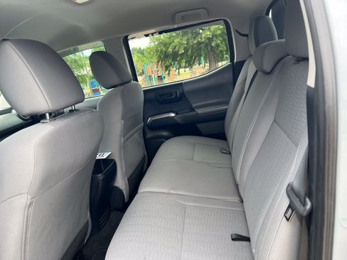 Used 2019 Toyota Tacoma SR5 AWD/4WD image 28