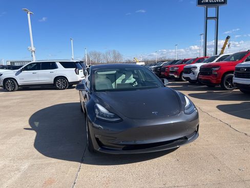 Used 2018 Tesla Model 3 Long Range image 4