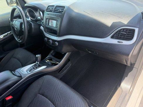 Used 2019 Dodge Journey SE FWD image 11