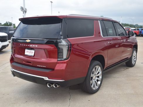 New 2025 Chevrolet Suburban Premier image 4