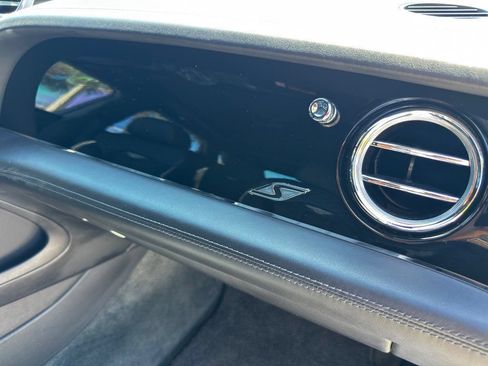 Used 2022 Bentley Bentayga AWD/4WD image 27