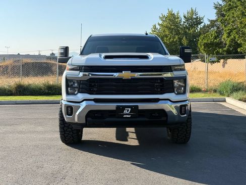 Used 2024 Chevrolet Silverado 2500 LT w/ Convenience Package AWD/4WD image 5